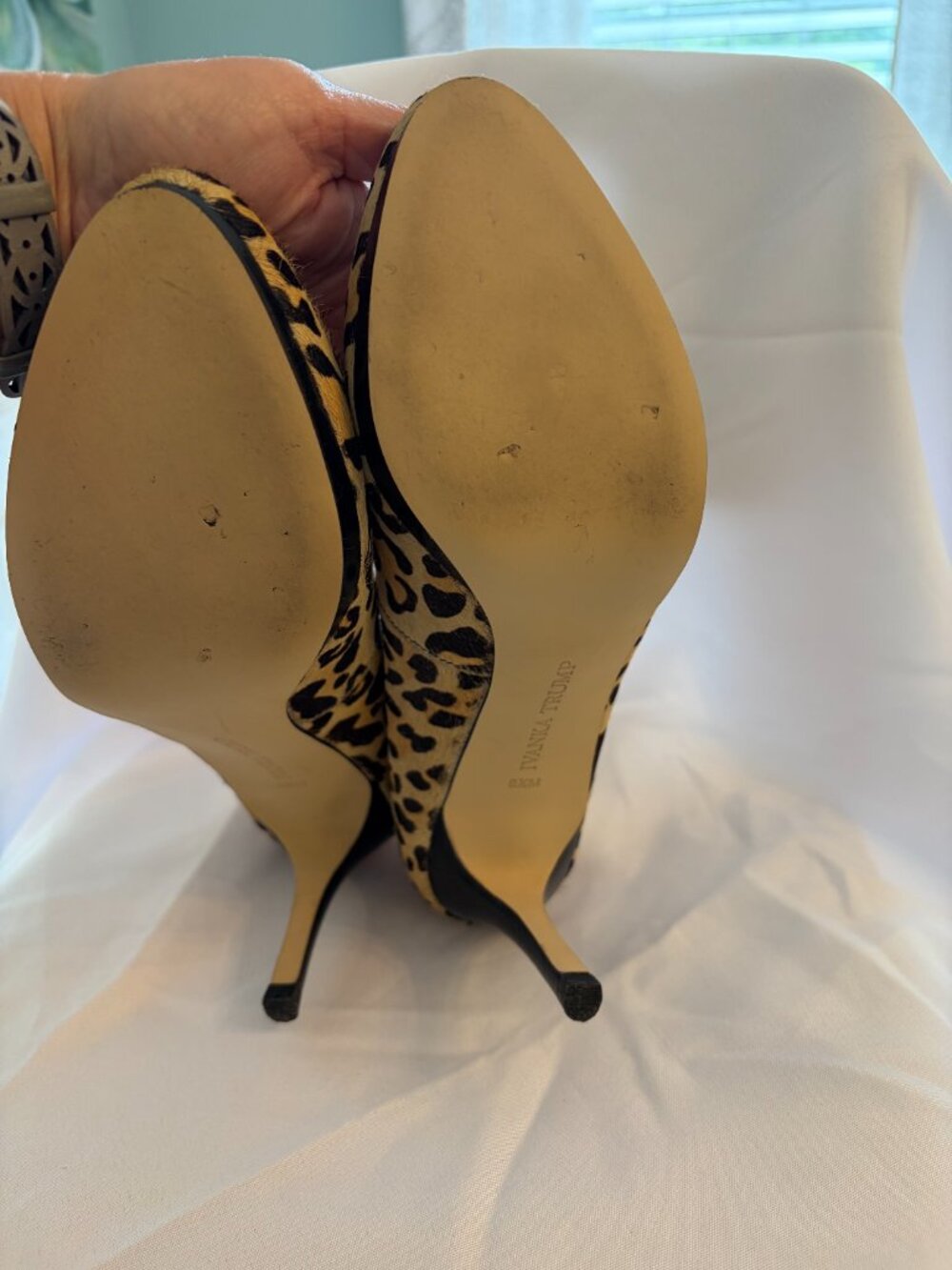 Ivanka Trump Cheetah Pumps Heels Size 8 1/2 - Picture 5 of 12
